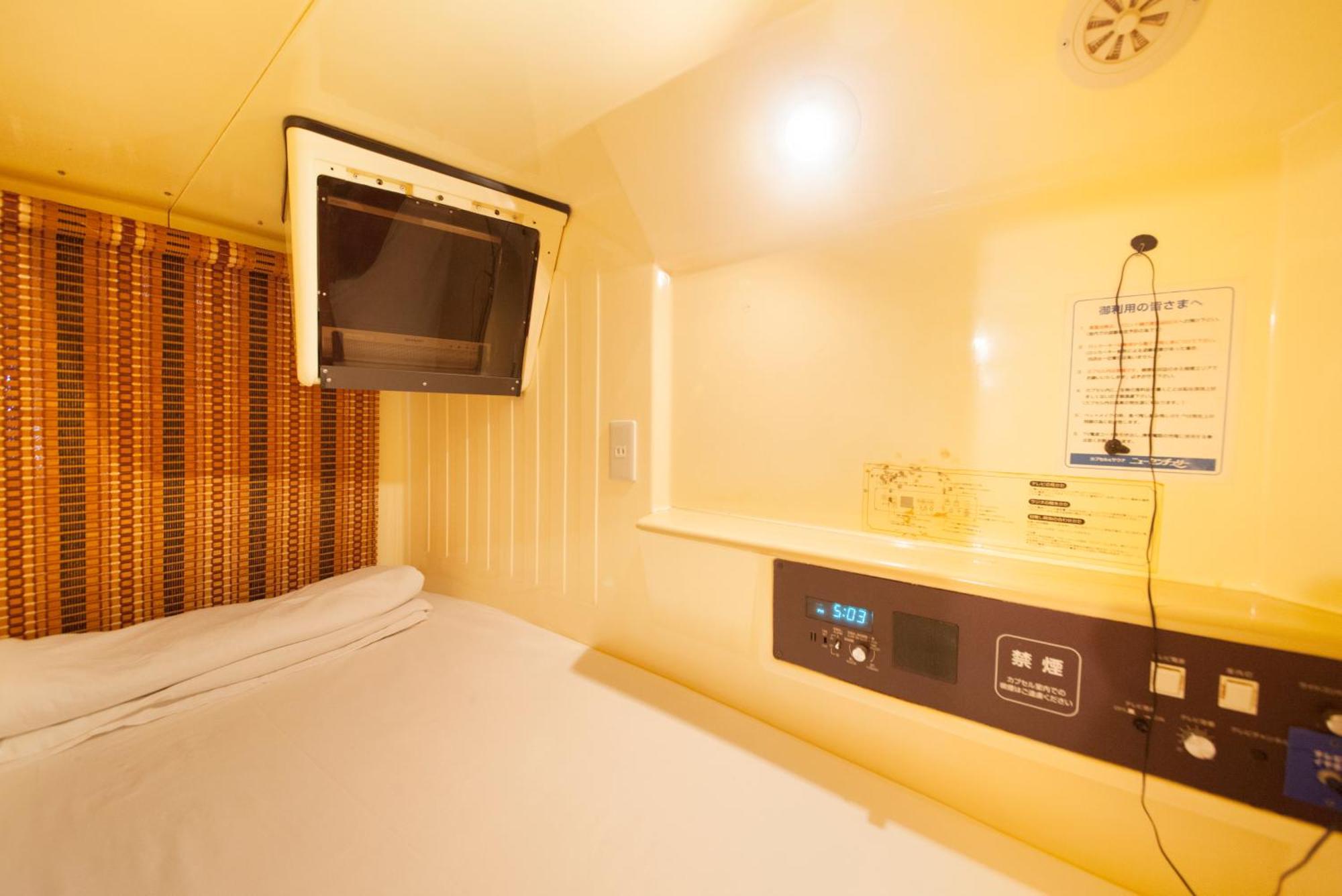 Ueno Station Hostel Oriental 1 Male Only Токіо Екстер'єр фото