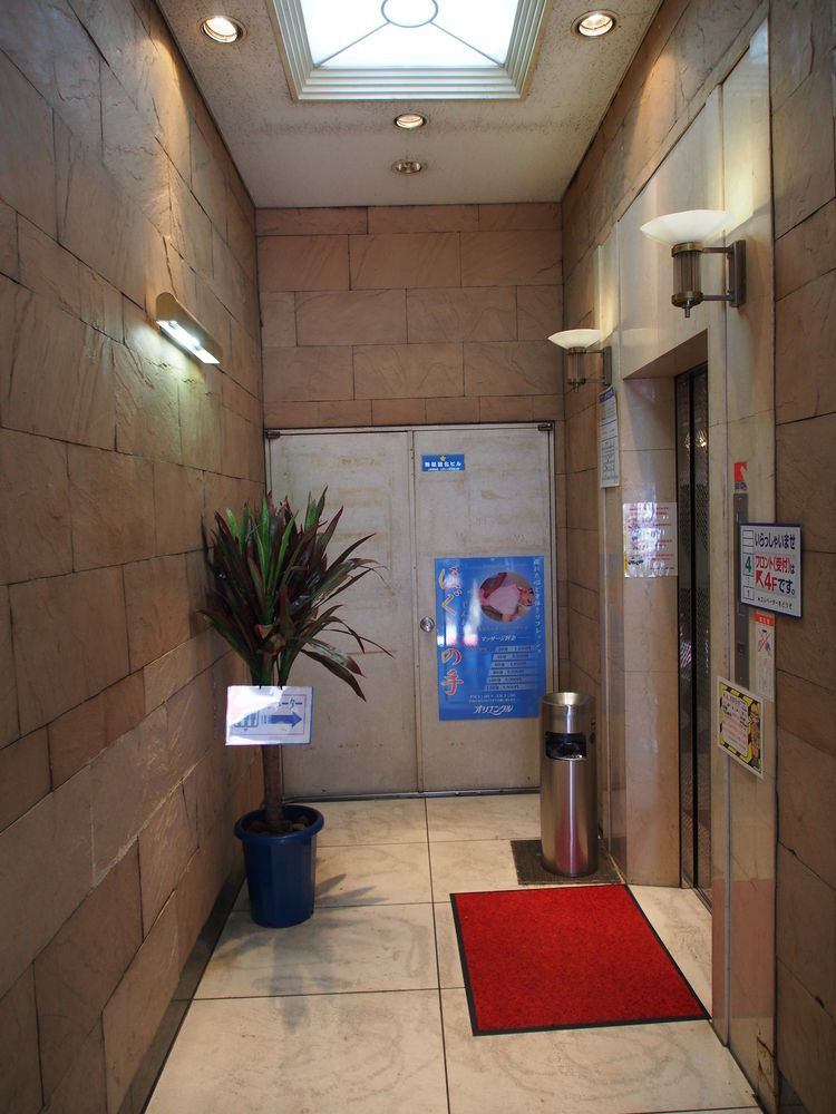 Ueno Station Hostel Oriental 1 Male Only Токіо Екстер'єр фото
