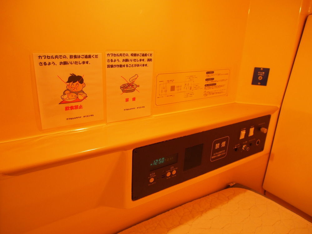 Ueno Station Hostel Oriental 1 Male Only Токіо Екстер'єр фото