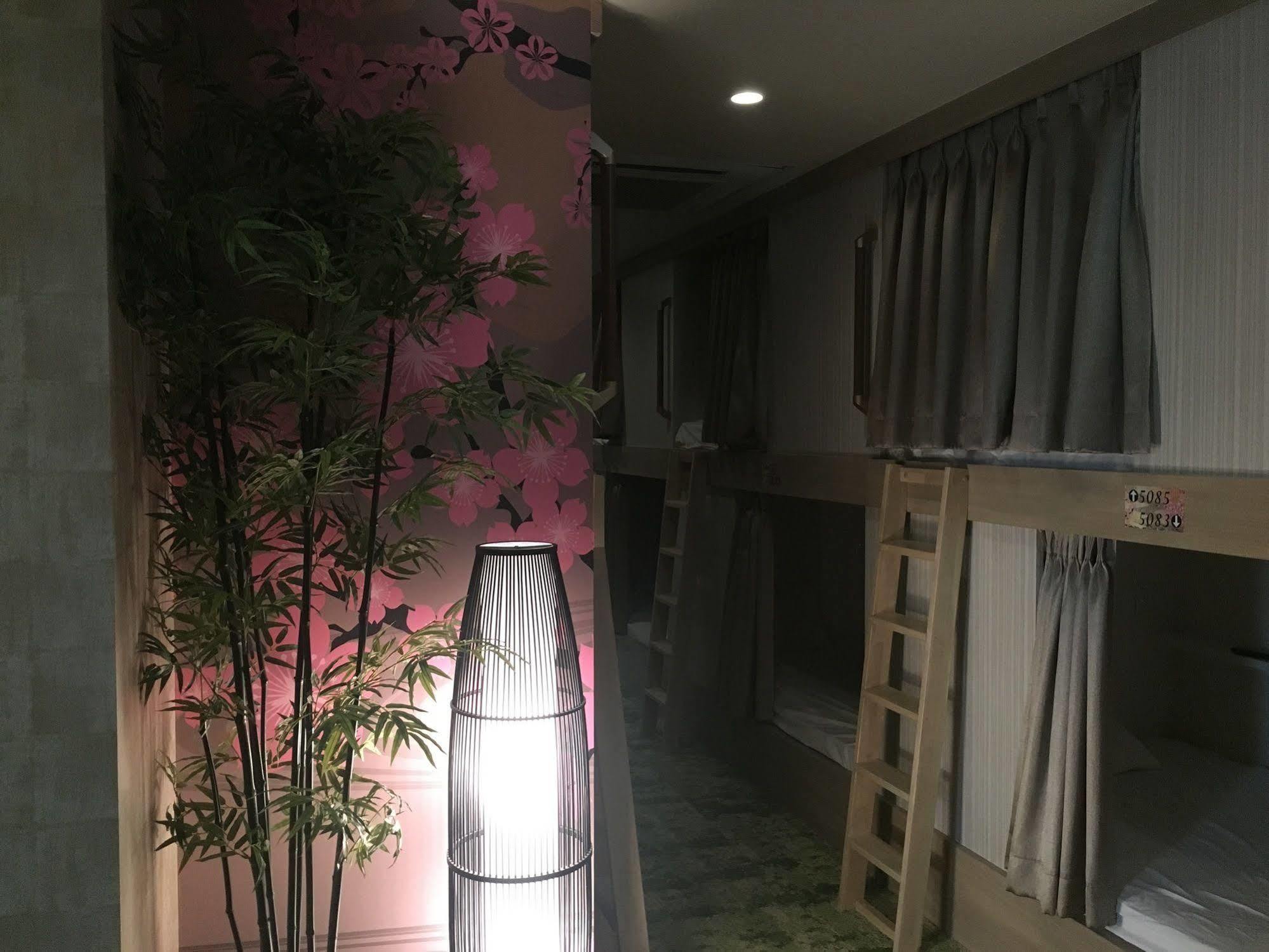 Ueno Station Hostel Oriental 1 Male Only Токіо Екстер'єр фото
