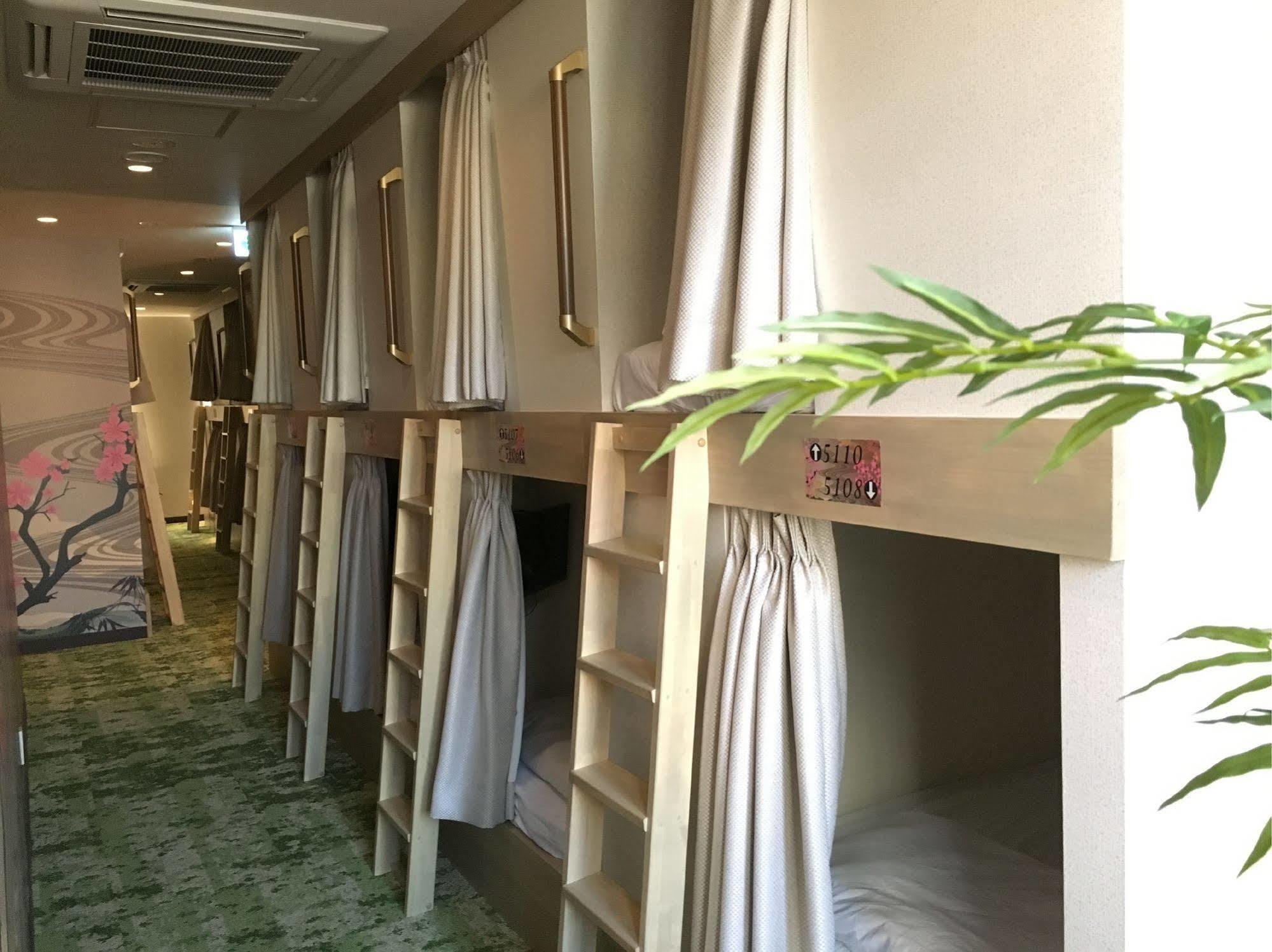 Ueno Station Hostel Oriental 1 Male Only Токіо Екстер'єр фото
