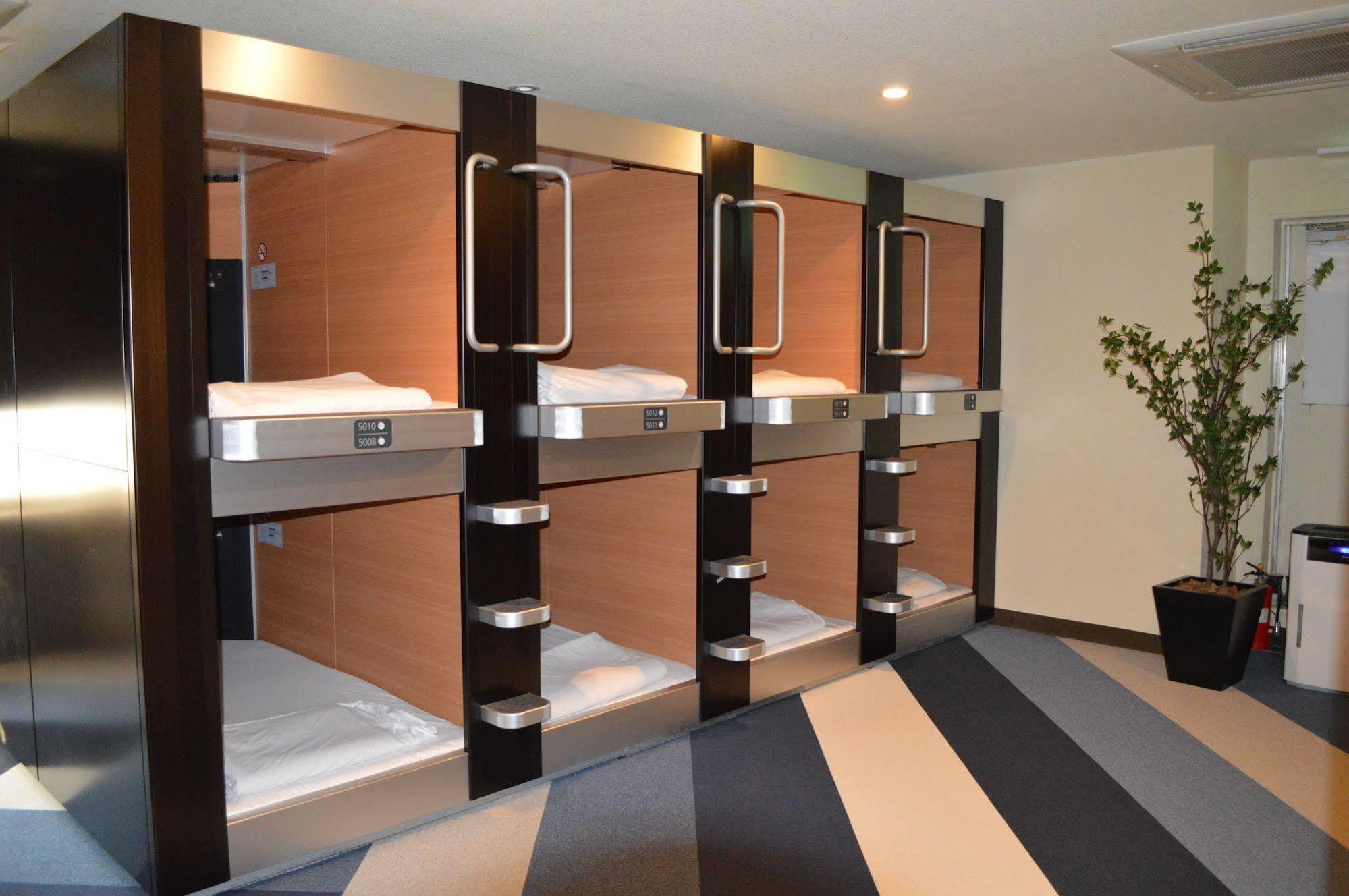 Ueno Station Hostel Oriental 1 Male Only Токіо Екстер'єр фото