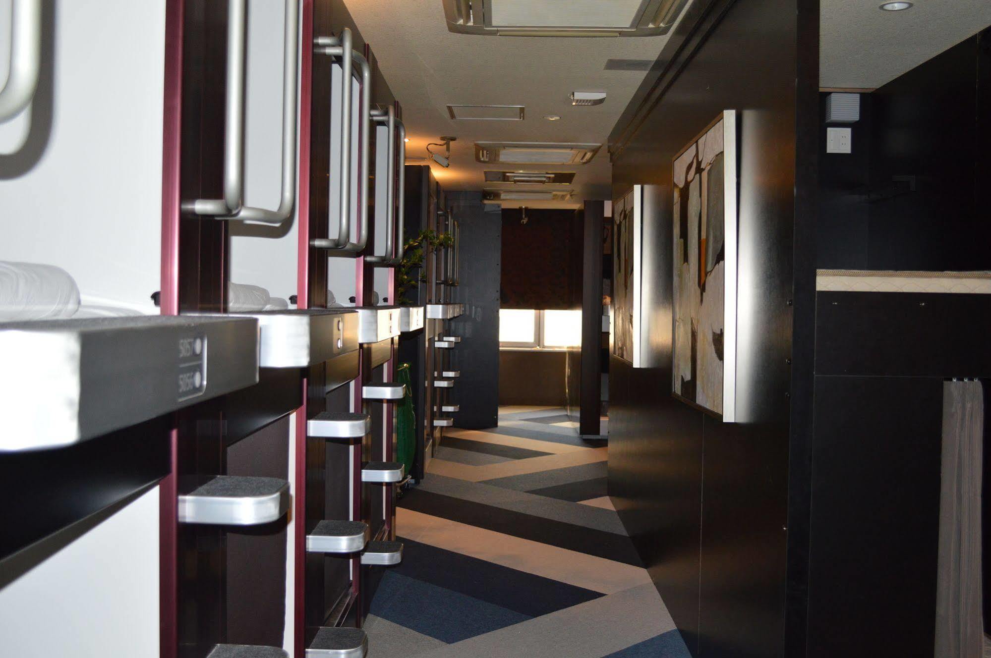 Ueno Station Hostel Oriental 1 Male Only Токіо Екстер'єр фото