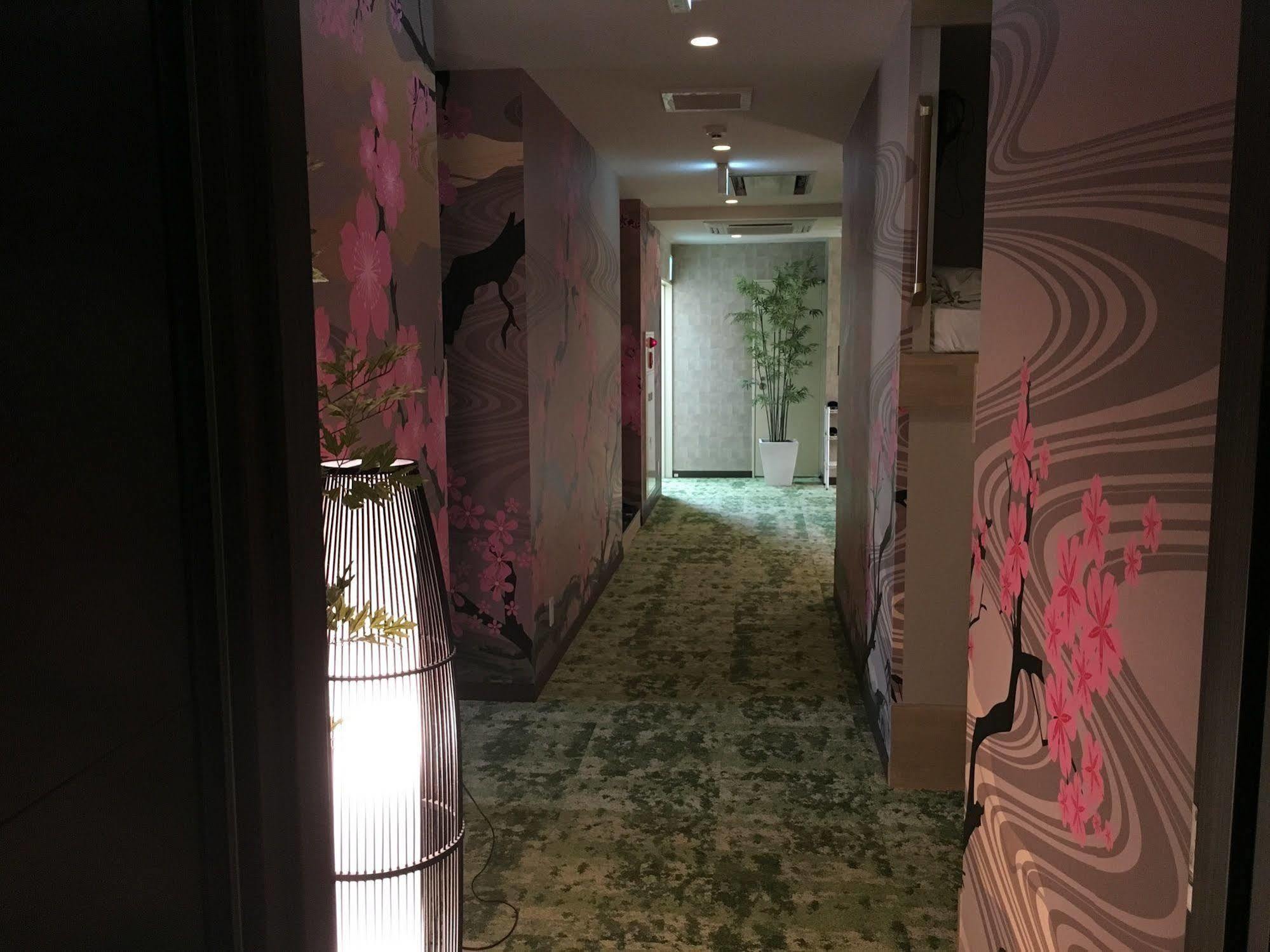 Ueno Station Hostel Oriental 1 Male Only Токіо Екстер'єр фото
